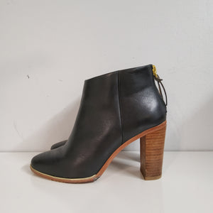 Ted Baker nilkkurit 37