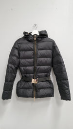 Lataa kuva Galleria-katseluun, Moncler lyhyt untuvatakki vyöllä
