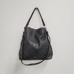 Lataa kuva Galleria-katseluun, Coccinelle nahkalaukku
