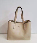 Lataa kuva Galleria-katseluun, Guess laukku
