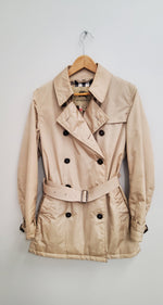 Lataa kuva Galleria-katseluun, Burberry trenssi
