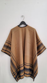 Lataa kuva Galleria-katseluun, Day poncho villaa

